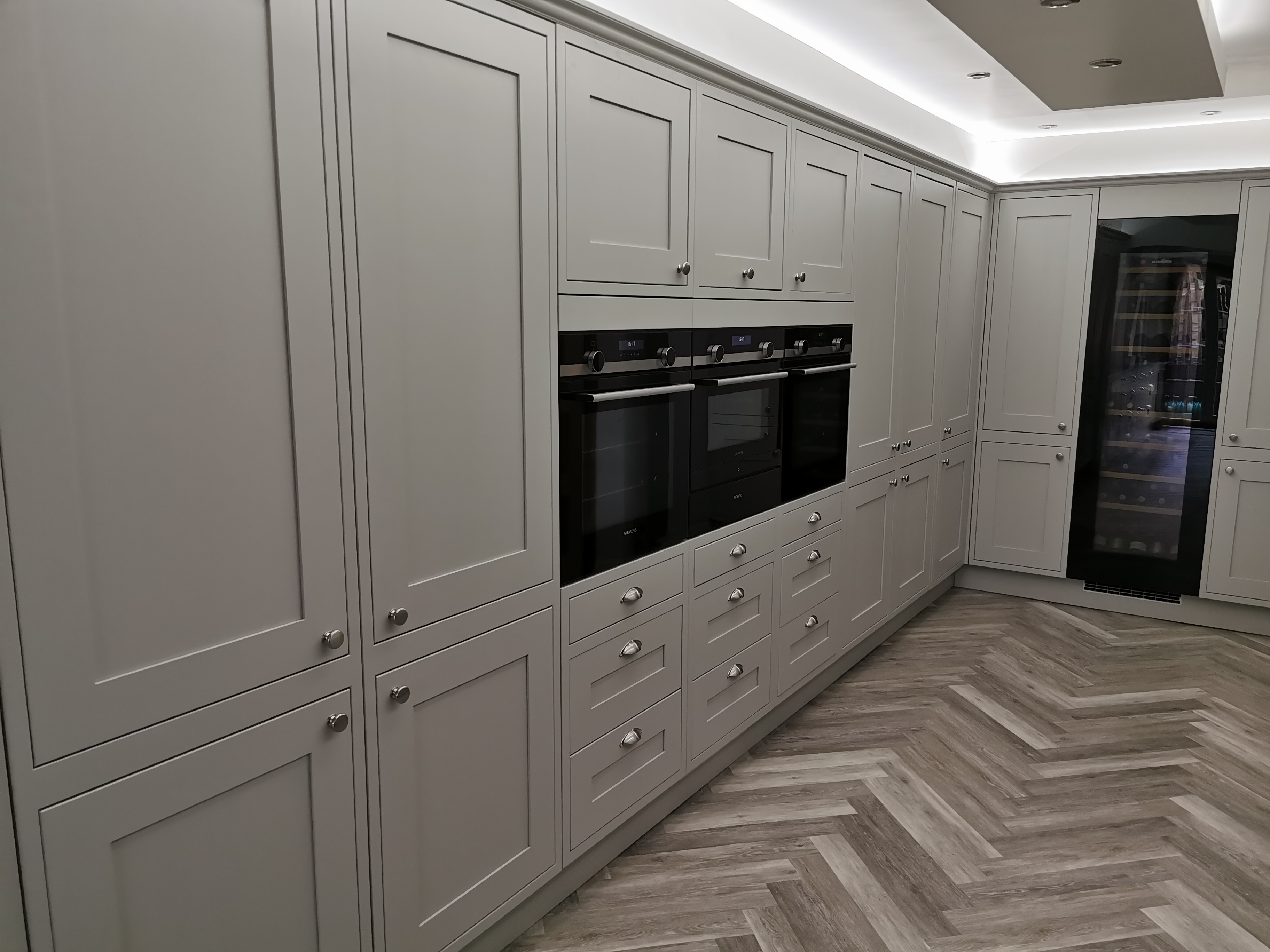 Grey Shaker with Wine Cooler